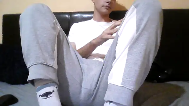 Snapshot of esmermoon chatting on November 17, 11:10 pm esmermoon online show from November 17, 11:10 pm