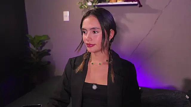 Snapshot of adahara_miller17 chatting on December 4, 2:10 am adahara miller17 online show from December 4, 2:10 am