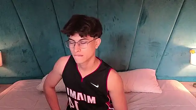 Aaron Eze online show from February 12, 8:37 pm