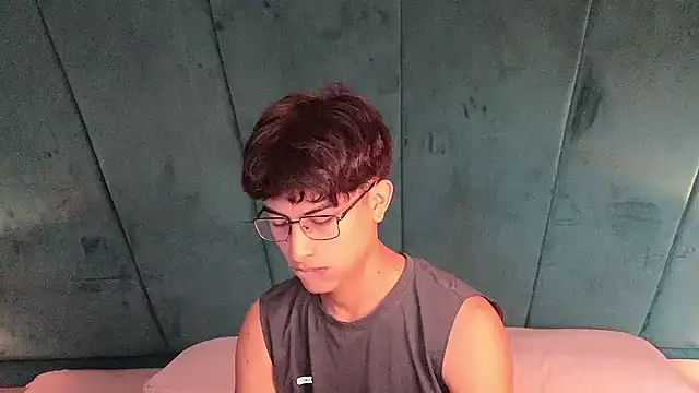 Aaron Eze online show from February 24, 8:07 pm