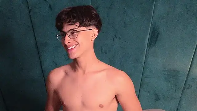 Aaron Eze online show from March 5, 11:45 pm