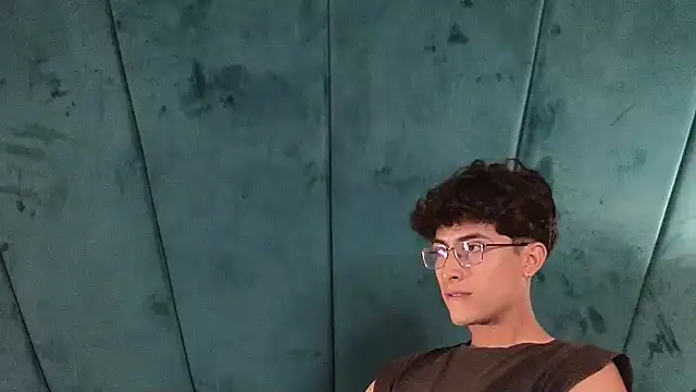 Aaron Eze online show from April 15, 9:26 pm