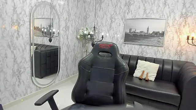 Snapshot of AlexandraMilff chatting on November 12, 11:25 pm AlexandraMilff online show from November 12, 11:25 pm