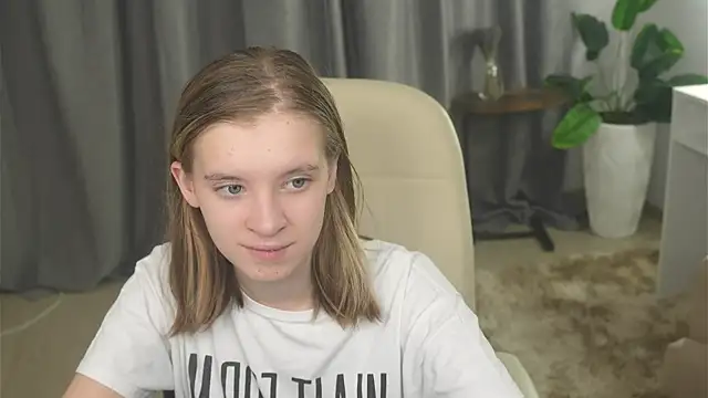 VestaRonan online show from October 22, 1:44 pm