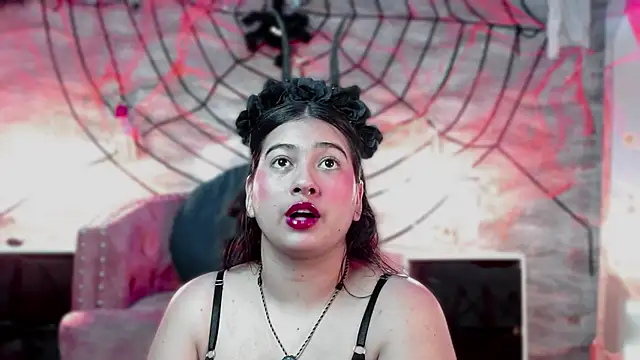 lilithst  online show from October 29, 9:05 pm