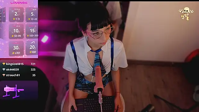 michelle cutee  online show from November 10, 8:30 pm