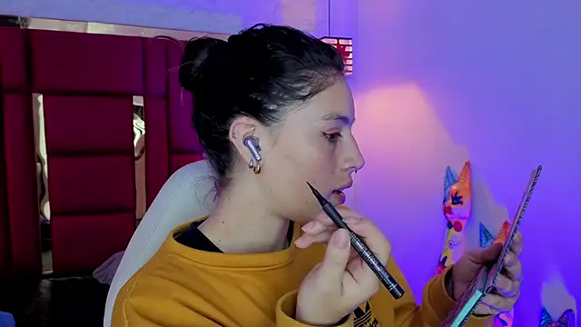 moon winy online show from April 2, 12:14 pm