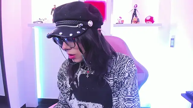 Snapshot of Lullaby_Charade chatting on November 11, 11:43 am Lullaby Charade online show from November 11, 11:43 am