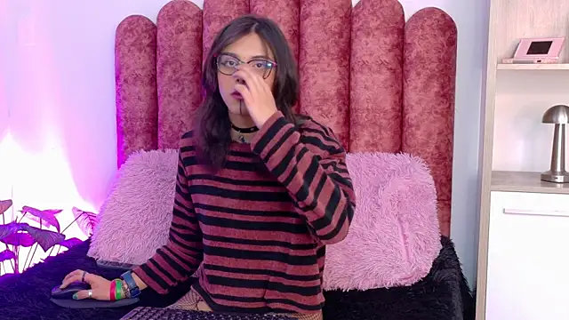 Snapshot of Lullaby_Charade chatting on November 24, 1:00 pm Lullaby Charade online show from November 24, 1:00 pm