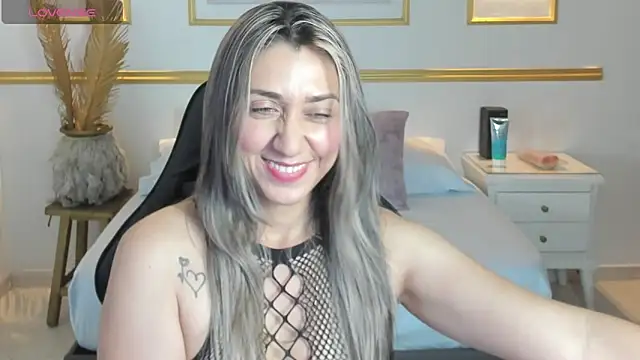 karlyy  online show from November 11, 7:25 pm