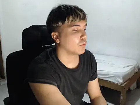 Snapshot of CuteAlexBoy chatting on December 20, 2:24 pm CuteAlexBoy online show from December 20, 2:24 pm