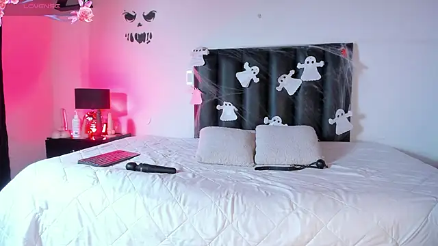 Snapshot of MelanieKimm chatting on October 22, 5:34 pm MelanieKimm online show from October 22, 5:34 pm