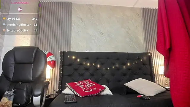 Snapshot of camila__bouzas chatting on December 17, 7:42 pm camila bouzas online show from December 17, 7:42 pm