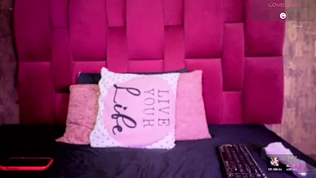 Snapshot of camila__bouzas chatting on February 20, 12:05 pm camila bouzas online show from February 20, 12:05 pm