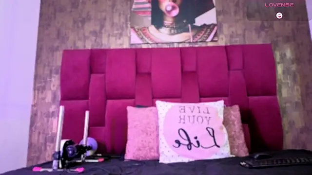 Snapshot of camila__bouzas chatting on February 21, 11:55 am camila bouzas online show from February 21, 11:55 am