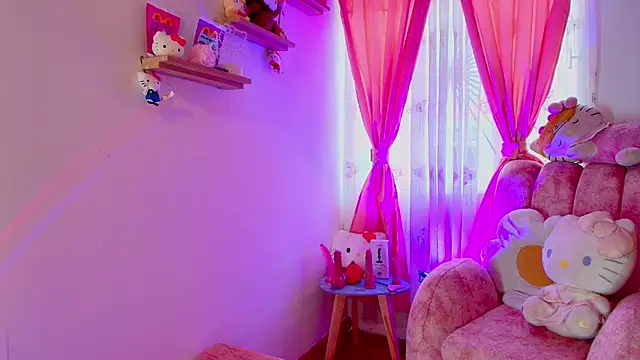 Snapshot of Lunaira_Deep chatting on December 18, 4:24 pm Lunaira Deep online show from December 18, 4:24 pm