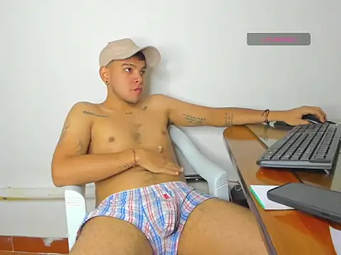 Snapshot of kelvin_276 chatting on July 12, 6:21 pm kelvin 276 online show from July 12, 6:21 pm