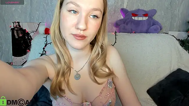 LinaRayy online show from January 8, 12:35 am
