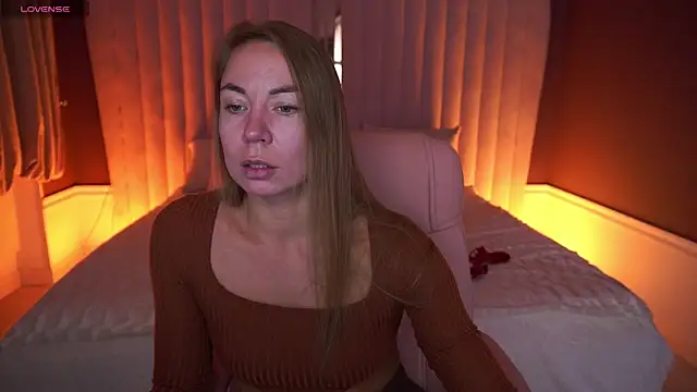 Snapshot of VixenMuse chatting on October 30, 8:31 pm VixenMuse online show from October 30, 8:31 pm