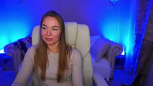 Snapshot of VixenMuse chatting on November 4, 9:03 pm VixenMuse online show from November 4, 9:03 pm