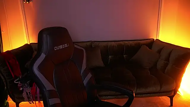 Snapshot of VixenMuse chatting on November 5, 9:04 pm VixenMuse online show from November 5, 9:04 pm