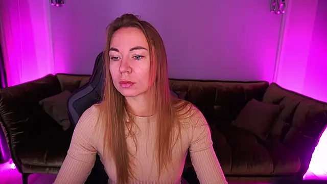 Snapshot of VixenMuse chatting on November 13, 9:03 pm VixenMuse online show from November 13, 9:03 pm