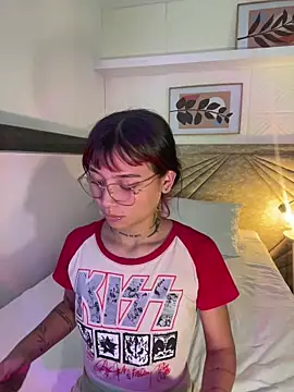 Emma duff online show from March 29, 7:25 pm