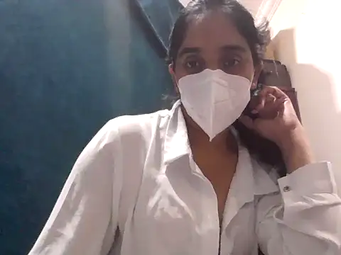 shainiasha1 online show from May 25, 6:47 pm