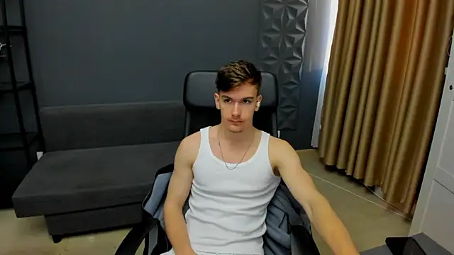 BradyFlint online show from April 16, 4:24 am