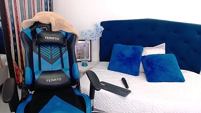 Scarlett Glows1 online show from October 22, 7:57 pm