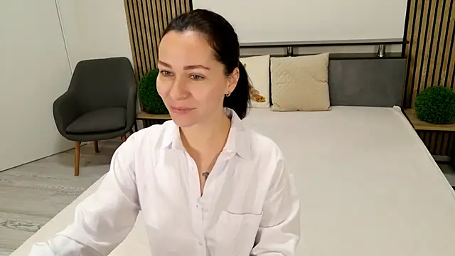 DitaNoir online show from November 2, 9:00 am