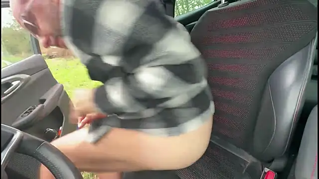 Snapshot of sexytorohot chatting on October 29, 11:45 am sexytorohot online show from October 29, 11:45 am