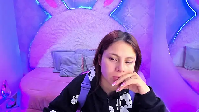 Snapshot of valentina_clk chatting on March 1, 1:13 pm valentina clk online show from March 1, 1:13 pm