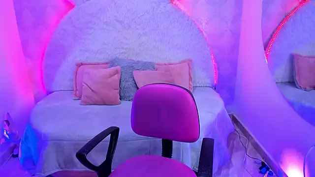 Snapshot of valentina_clk chatting on March 6, 1:18 pm valentina clk online show from March 6, 1:18 pm