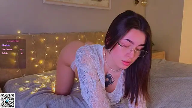 TinyMollys online show from March 20, 3:06 pm