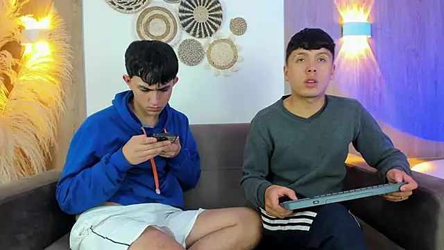 hoot booys  online show from February 22, 3:51 am