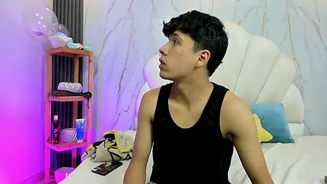 hoot booys  online show from March 13, 4:19 am