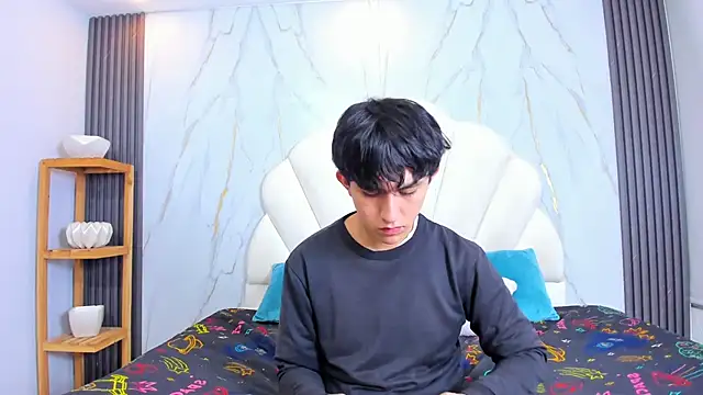 hoot booys  online show from April 17, 8:45 pm