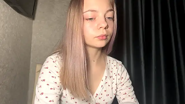 Snapshot of WrithenStub chatting on December 5, 5:20 pm WrithenStub online show from December 5, 5:20 pm