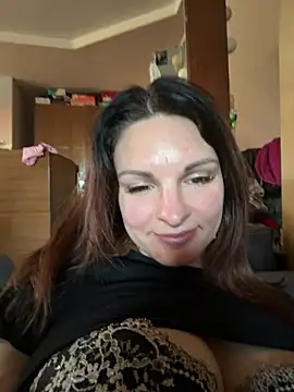 kinkysarahx online show from April 10, 4:01 pm