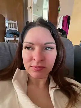 kinkysarahx online show from April 11, 1:59 pm