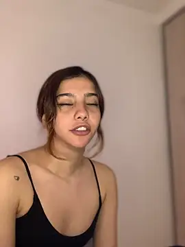 Snapshot of MiaaCute- chatting on April 23, 10:01 pm MiaaCute- online show from April 23, 10:01 pm