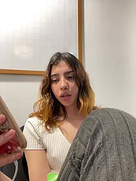 Snapshot of MiaaCute- chatting on July 28, 8:52 pm MiaaCute- online show from July 28, 8:52 pm