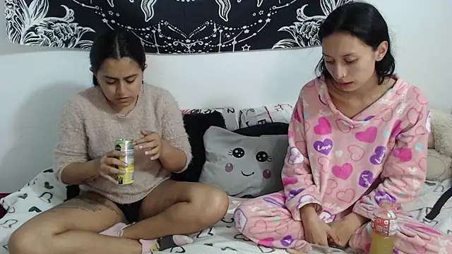 emily n abby online show from April 8, 1:33 pm