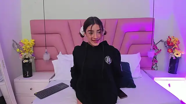 Coral Jhones online show from December 5, 5:38 am