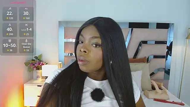 Maiacharris  online show from December 16, 7:30 pm