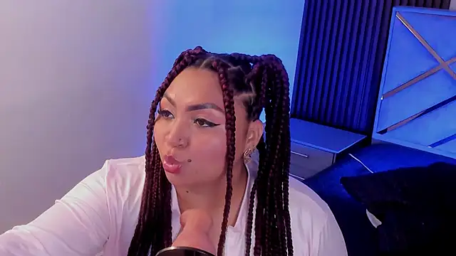 Snapshot of Halleyrosse chatting on November 21, 4:00 am Halleyrosse online show from November 21, 4:00 am