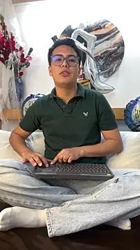 Snapshot of JohnBelRose chatting on November 1, 8:00 pm JohnBelRose online show from November 1, 8:00 pm