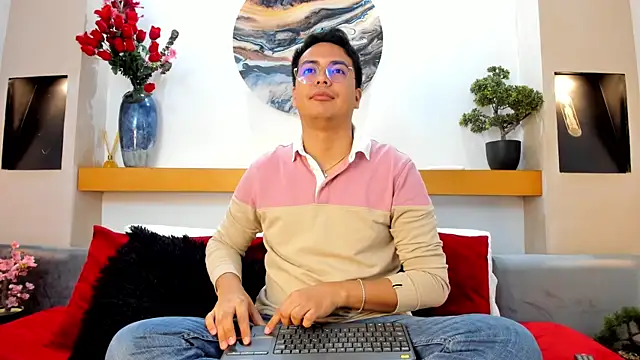 Snapshot of JohnBelRose chatting on November 4, 7:46 pm JohnBelRose online show from November 4, 7:46 pm