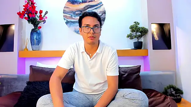 Snapshot of JohnBelRose chatting on November 7, 7:58 pm JohnBelRose online show from November 7, 7:58 pm